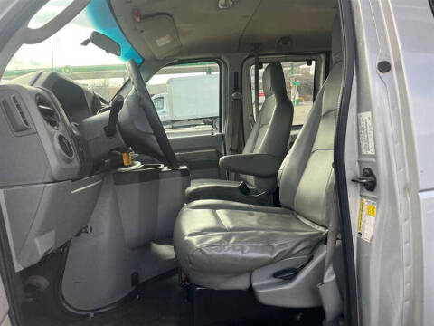 2011 Ford E-Series E-150 XLT