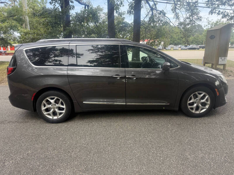 2017 Chrysler Pacifica Touring-L Plus