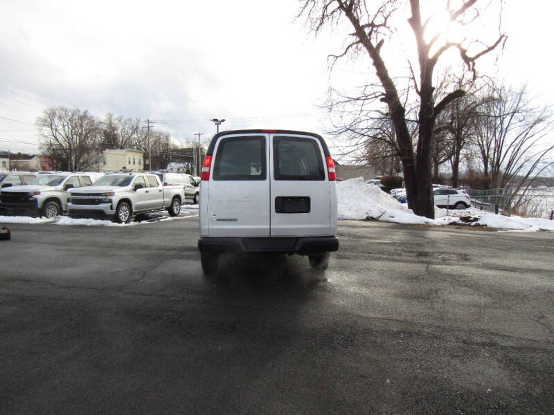 2022 Chevrolet Express 2500