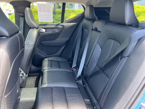 2023 Volvo XC40 B5 Plus Dark Theme