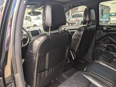 2017 Porsche Cayenne Platinum Edition