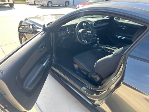 2017 Ford Mustang V6