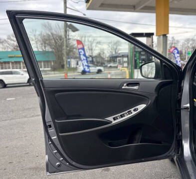 2017 Hyundai Accent SE