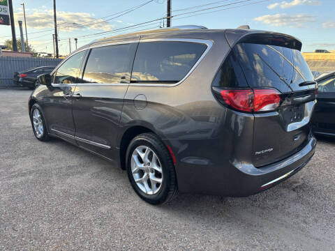 2017 Chrysler Pacifica Touring-L Plus