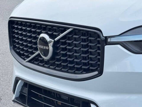 2023 Volvo XC60 B5 Plus Dark Theme