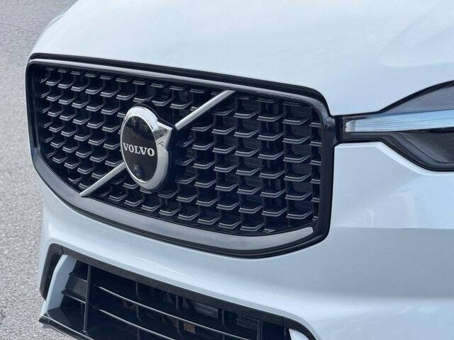 2023 Volvo XC60 B5 Plus Dark Theme