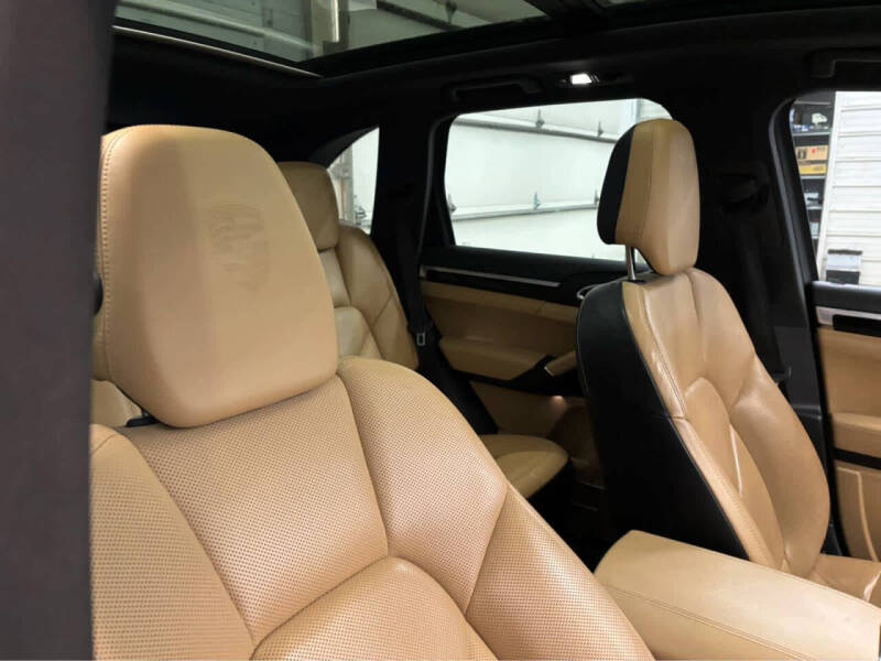 2017 Porsche Cayenne Platinum Edition