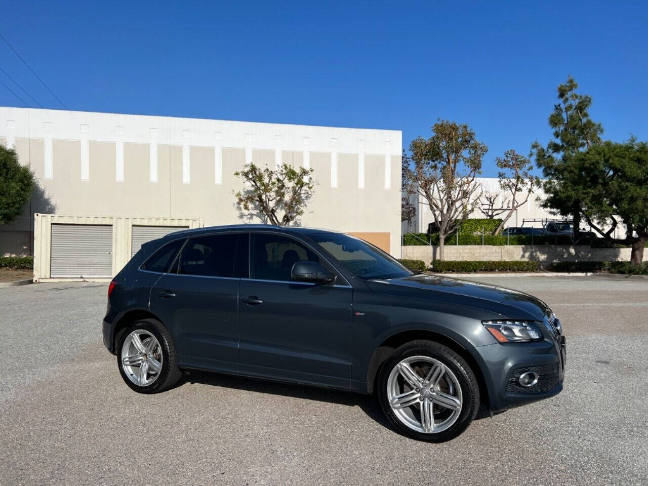 2011 Audi Q5 for sale at ZRV AUTO INC in Brea, CA