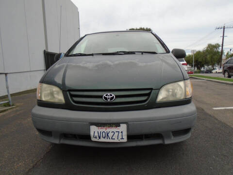 2002 Toyota Sienna CE