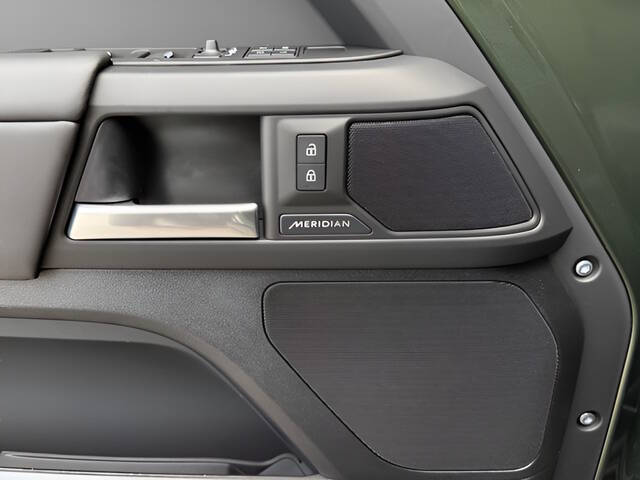 2026 Land Rover Defender 110 P300 S