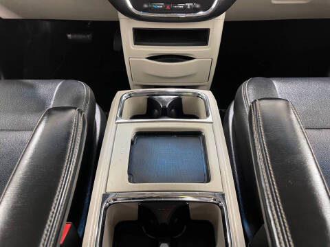 2016 Chrysler Town and Country Touring