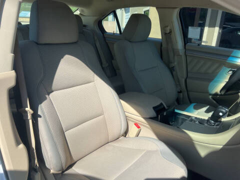 2017 Ford Taurus SEL