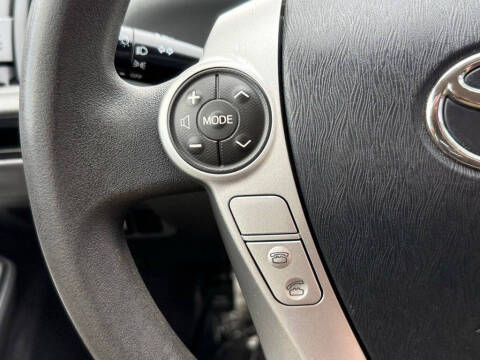 2013 Toyota Prius v Two