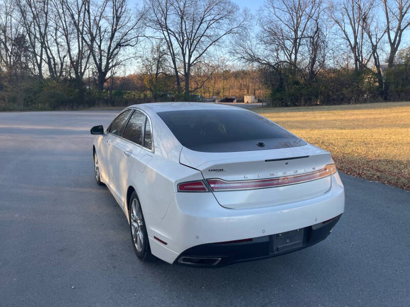 2015 Lincoln MKZ Base photo 11