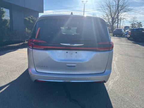 2024 Chrysler Pacifica Touring L