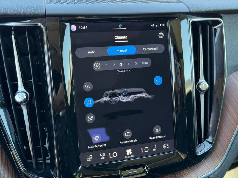 2023 Volvo XC60 B5 Plus Bright Theme