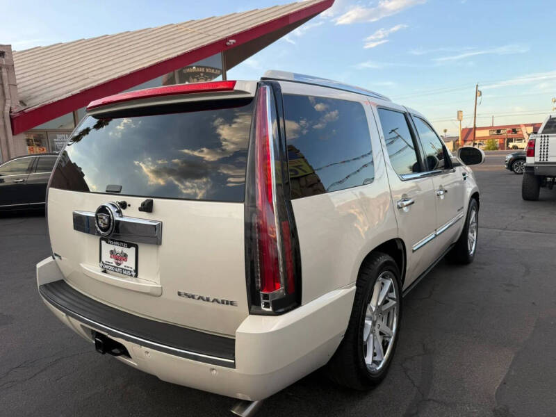 2012 Cadillac Escalade Luxury