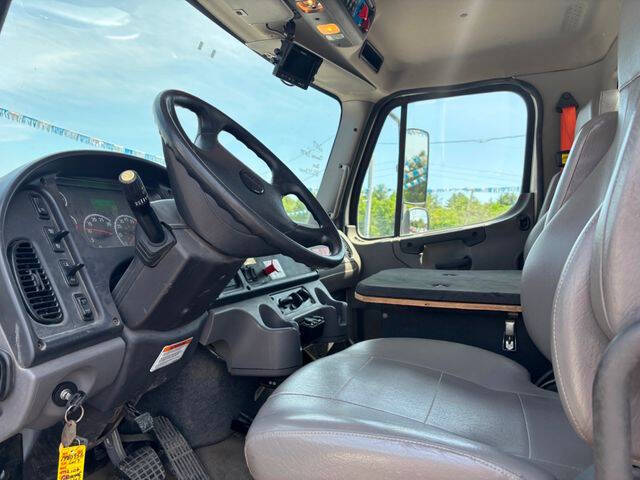 2017 Freightliner M2 106