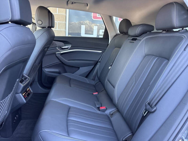 2021 Audi e-tron quattro Premium