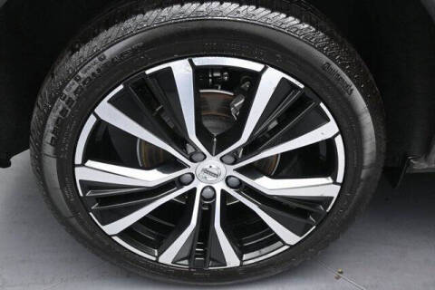 2023 Volvo XC60 B5 Plus Dark Theme