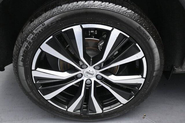 2023 Volvo XC60 B5 Plus Dark Theme