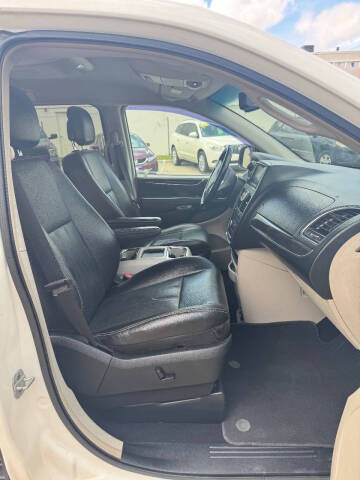 2012 Chrysler Town and Country Touring