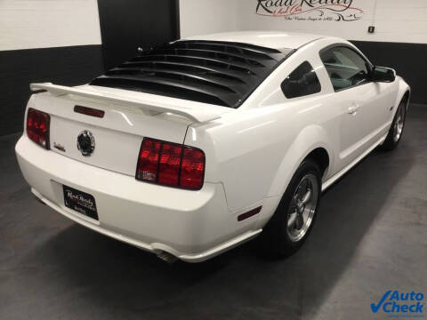 2005 Ford Mustang GT Deluxe