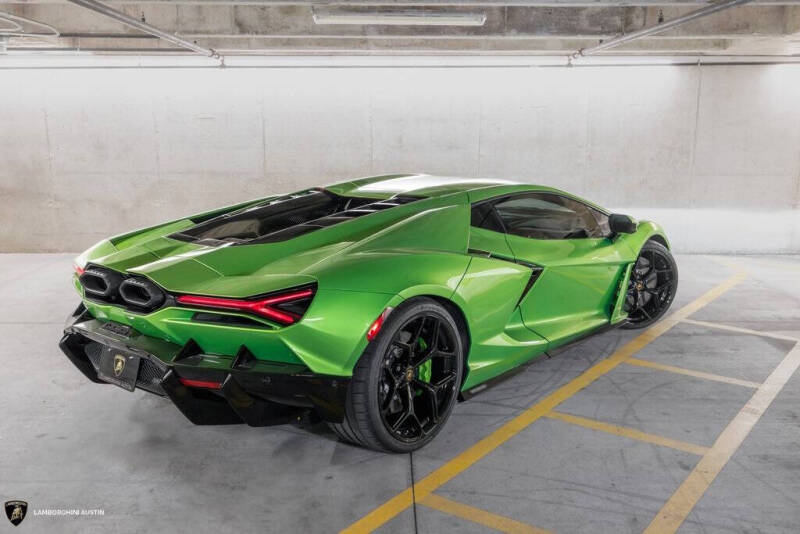 2024 Lamborghini Revuelto
