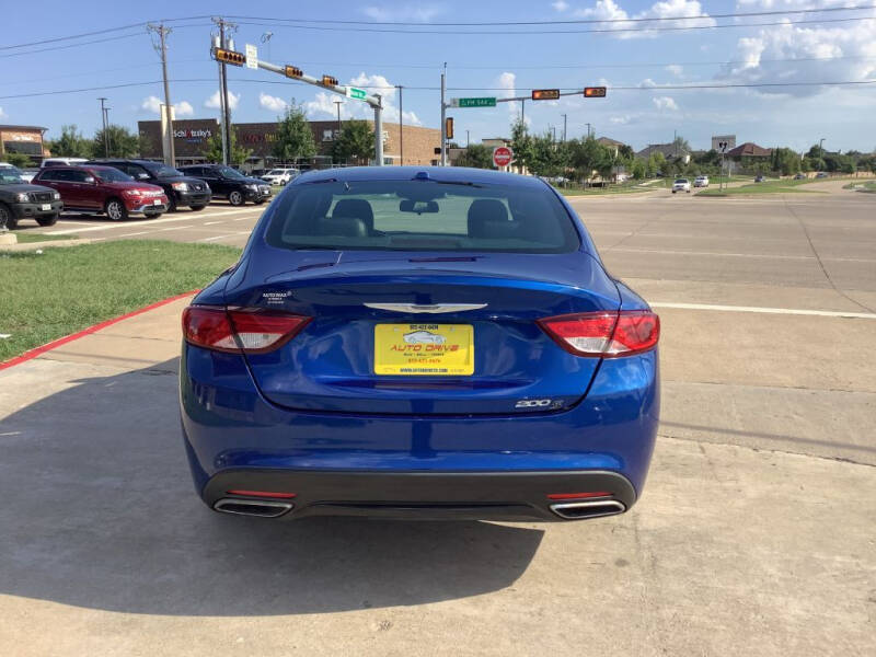 2015 Chrysler 200 S photo 4