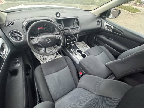 2017 Nissan Pathfinder SV