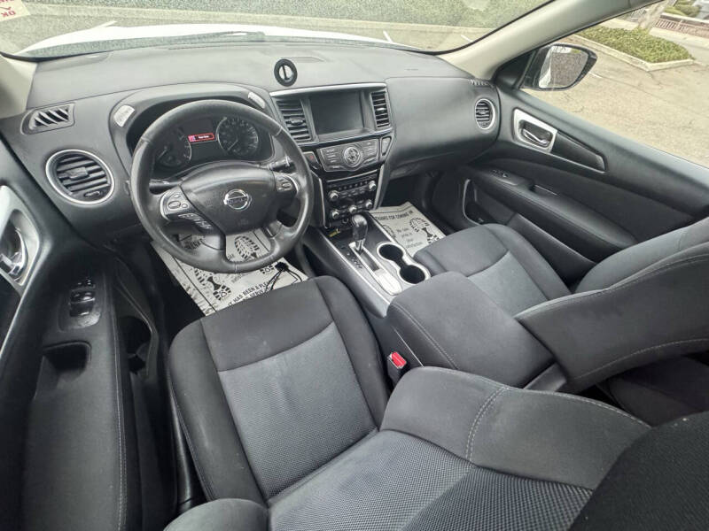 2017 Nissan Pathfinder SV