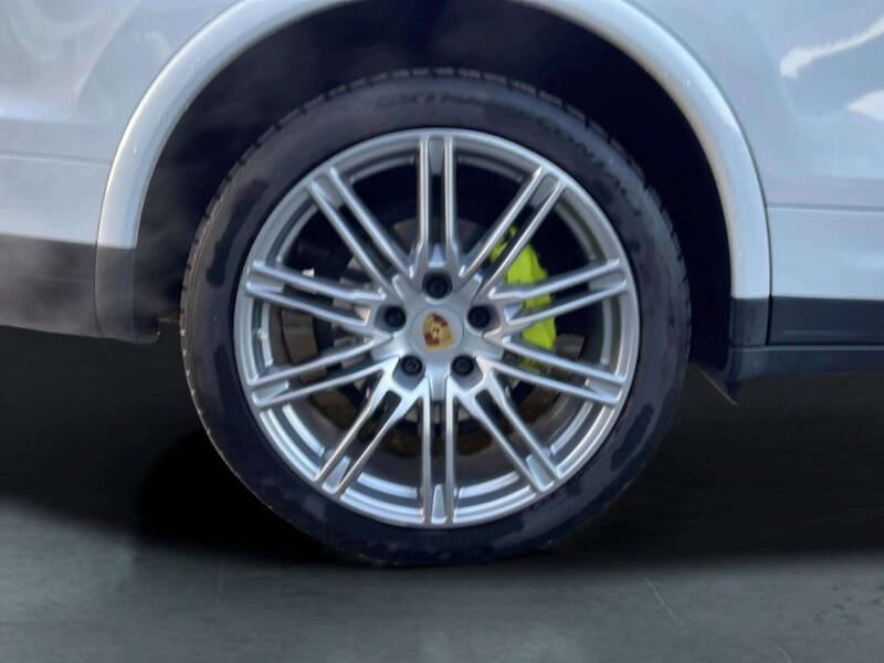 2016 Porsche Cayenne S E-Hybrid