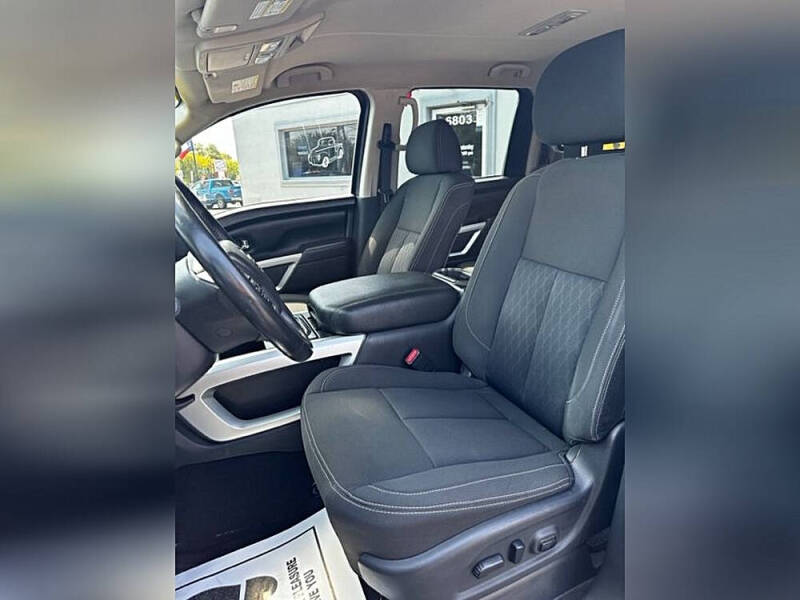 2017 Nissan Titan SV