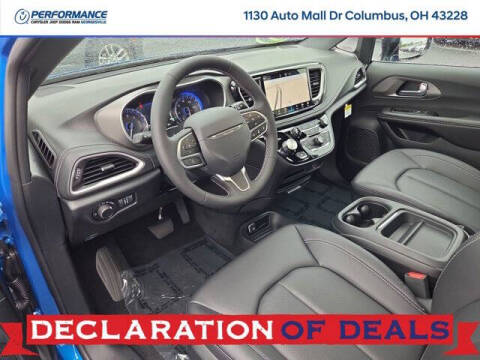 2027 Chrysler Pacifica Select