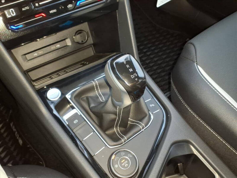 2025 Volkswagen Taos SEL 4Motion