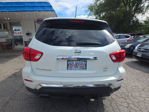 2017 Nissan Pathfinder SV