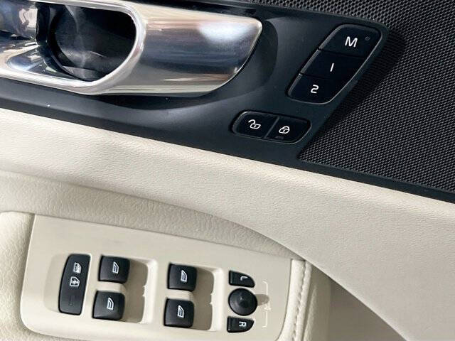 2021 Volvo XC60 T5 Momentum