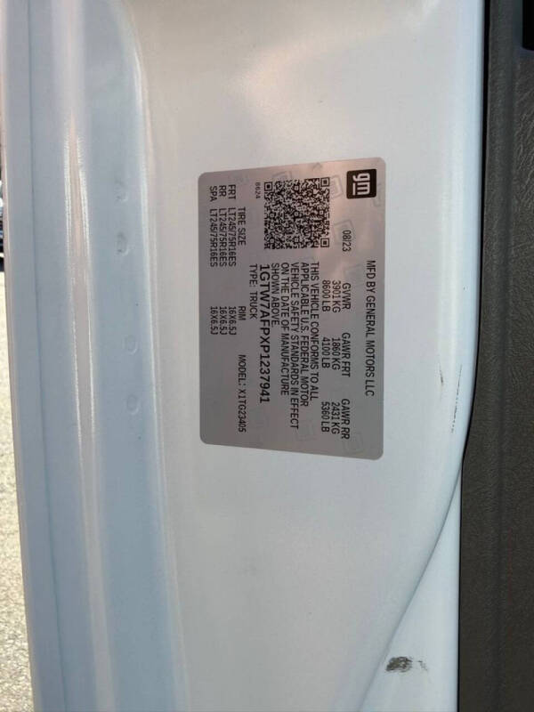 2023 GMC Savana 2500