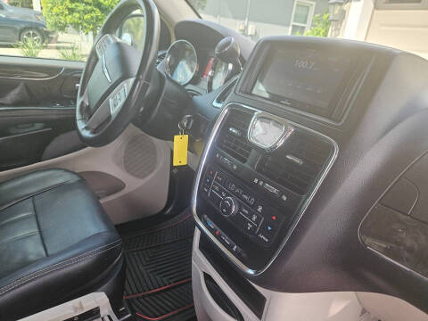 2016 Chrysler Town and Country Touring