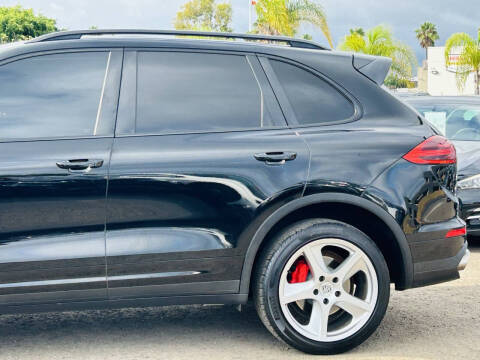 2018 Porsche Cayenne Platinum Edition