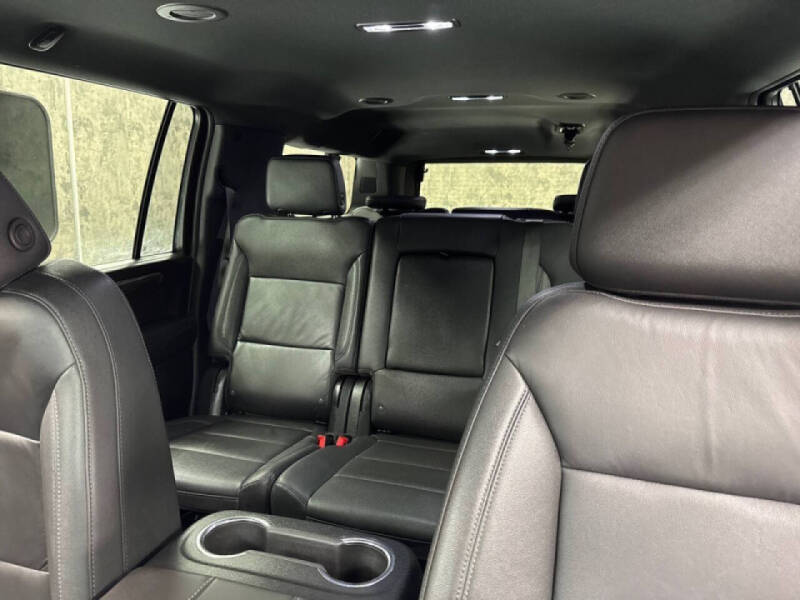 2025 Chevrolet Suburban LT