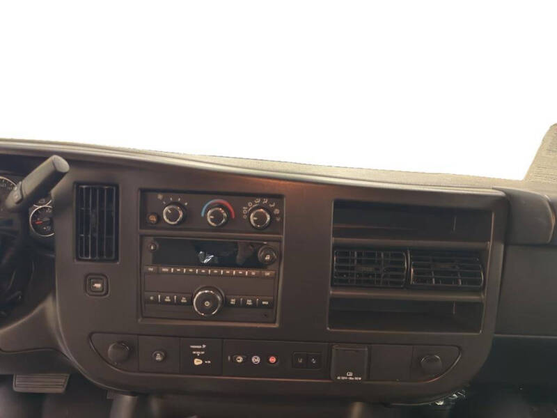 2025 Chevrolet Express LT 3500