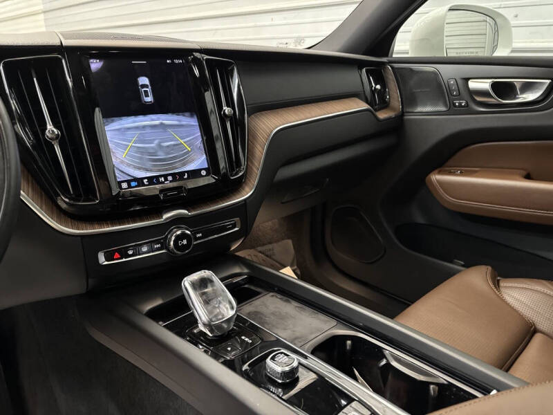 2022 Volvo XC60 B5 Inscription