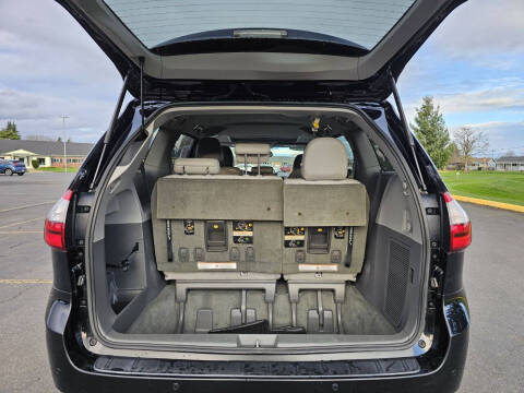 2017 Toyota Sienna XLE Premium 8-Passenger