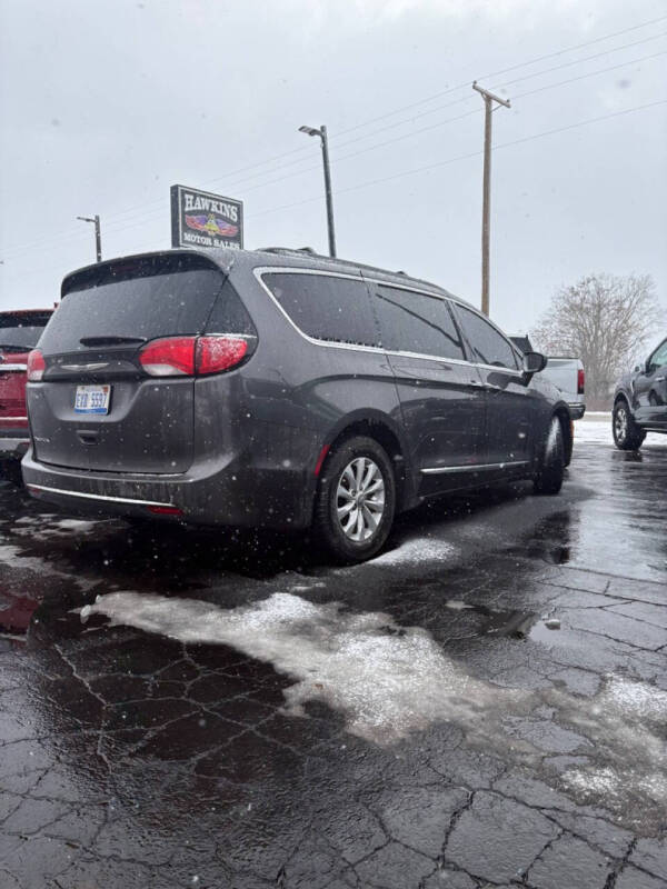 2017 Chrysler Pacifica Touring-L