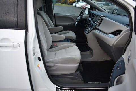 2018 Toyota Sienna LE 8-Passenger