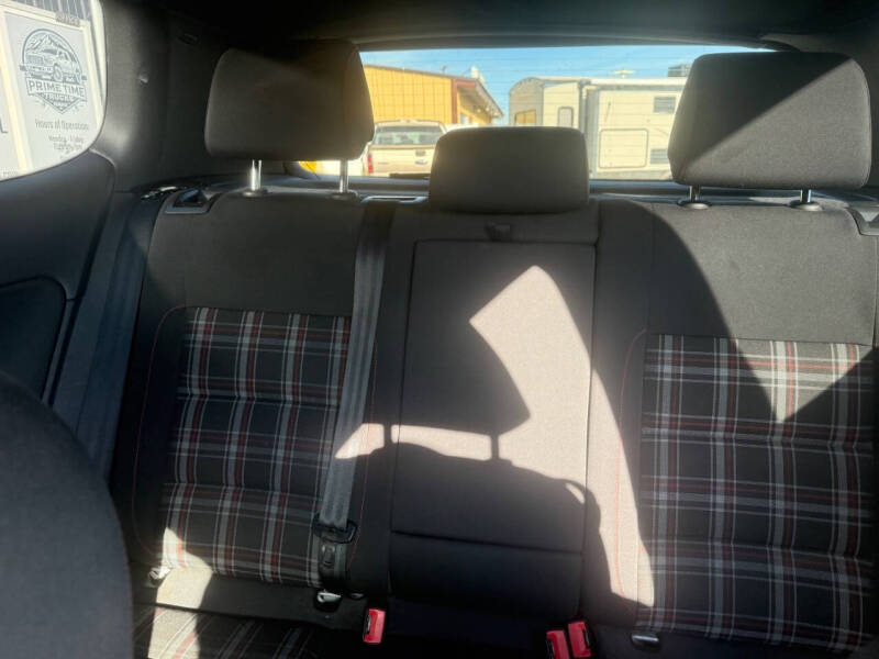 2011 Volkswagen GTI Base PZEV