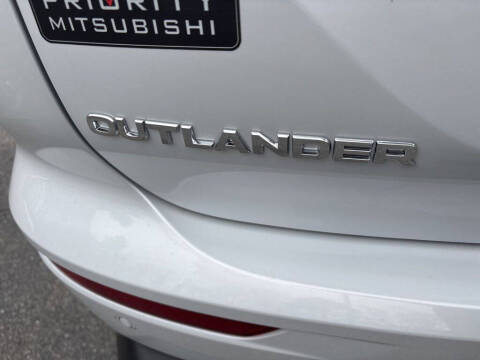 2026 Mitsubishi Outlander ES