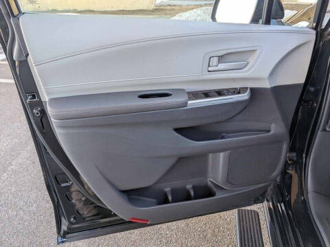 2025 Toyota Sienna LE 8-Passenger