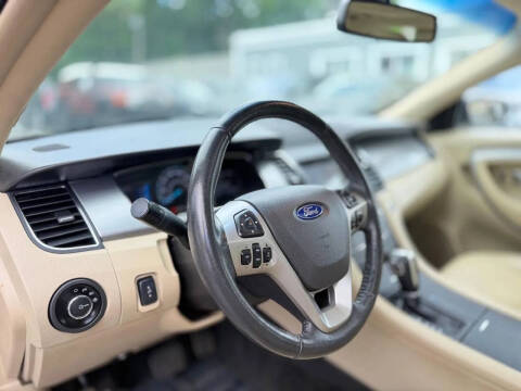 2017 Ford Taurus SEL